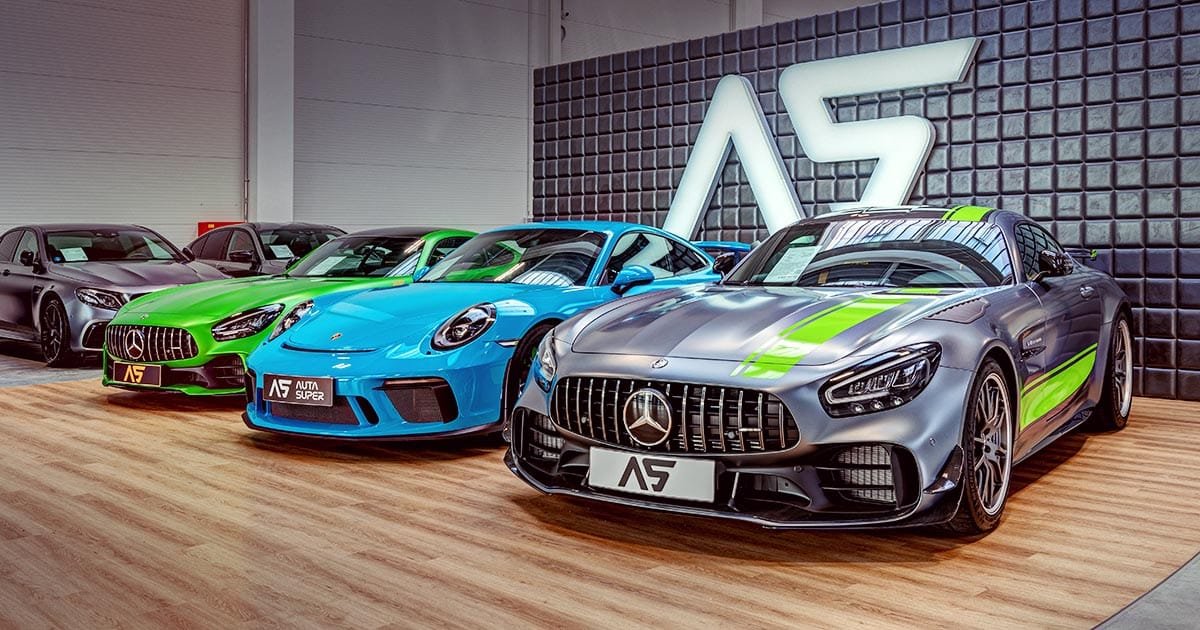 A high-tech car exterior featuring AI-driven auto insurance and telematics technology.